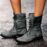 Flache Stiefelette mit Schnürung