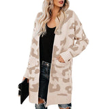 Modische lässige Leoparden-Strickjacke