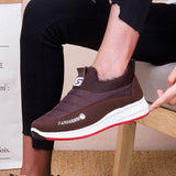 Tägliche Flache Sneakers mit Nahtverarbeitung