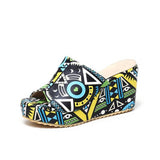Charakteristisch Muster Slip On Keilabsatzschuhe