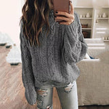 Modischer einfarbiger Strickpullover