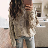 Modischer einfarbiger Strickpullover