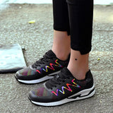 Regenbogenfarben Mesh Stoff Keilabsatz Schnürsneakers