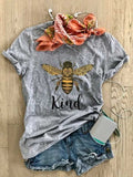 Lässiges kurzärmeliges T-Shirt mit englischem Mustermuster