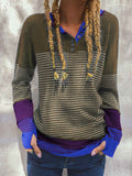 Gestrickter Pullover mit Farbblock