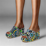 Charakteristisch Muster Slip On Keilabsatzschuhe