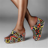 Charakteristisch Muster Slip On Keilabsatzschuhe