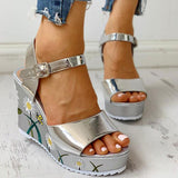 Gänseblümchen Keilabsatz Schließe Sandalette Silber Taupe