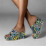 Charakteristisch Muster Slip On Keilabsatzschuhe