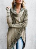 Einfacher Gestrickter Pullover mit  Wasserfallausschnitt