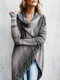 Einfacher Gestrickter Pullover mit  Wasserfallausschnitt