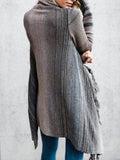 Einfacher Gestrickter Pullover mit  Wasserfallausschnitt