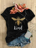 Lässiges kurzärmeliges T-Shirt mit englischem Mustermuster