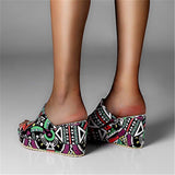 Charakteristisch Muster Slip On Keilabsatzschuhe