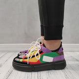 Lila Graffiti Farbkombination Muster Plateau Schnürsneakers