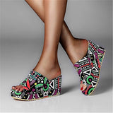 Charakteristisch Muster Slip On Keilabsatzschuhe