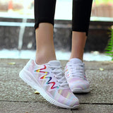 Regenbogenfarben Mesh Stoff Keilabsatz Schnürsneakers