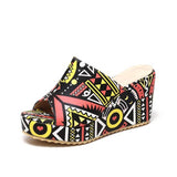Charakteristisch Muster Slip On Keilabsatzschuhe