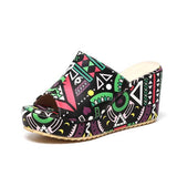 Charakteristisch Muster Slip On Keilabsatzschuhe