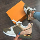 Bequeme Hochmodische Lux-Turnschuhe für Frauen